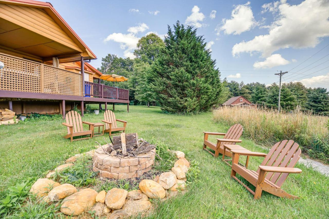 Blue Ridge Mountain Cabin With Views And Hot Tub Sparta Eksteriør bilde