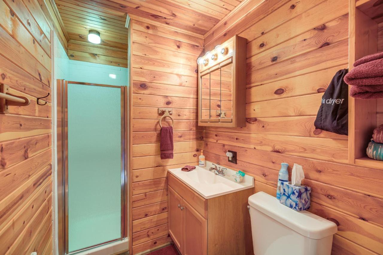 Blue Ridge Mountain Cabin With Views And Hot Tub Sparta Eksteriør bilde